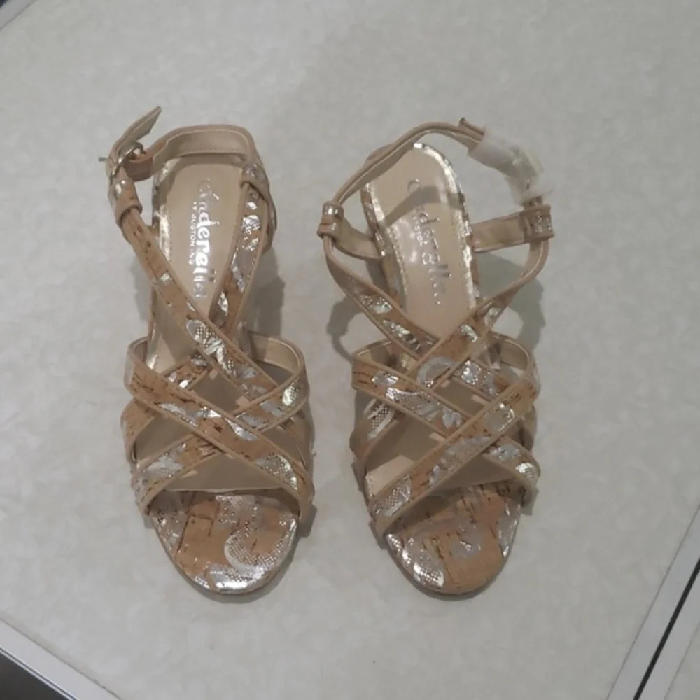 Cinderella of boston size 2.5 W
